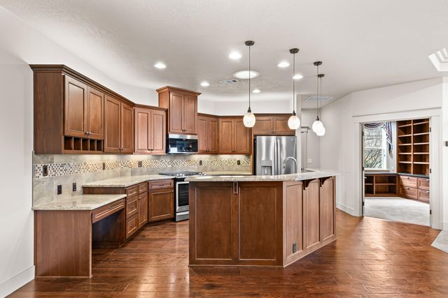 545 Bridge Creek Drive, Central Point, OR 97502