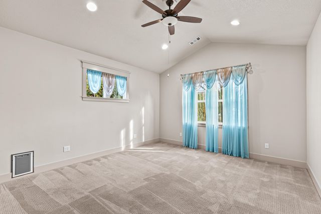 545 Bridge Creek Drive, Central Point, OR 97502