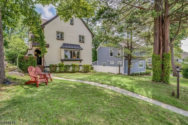 43 Pine St, Millburn Twp., NJ 07041