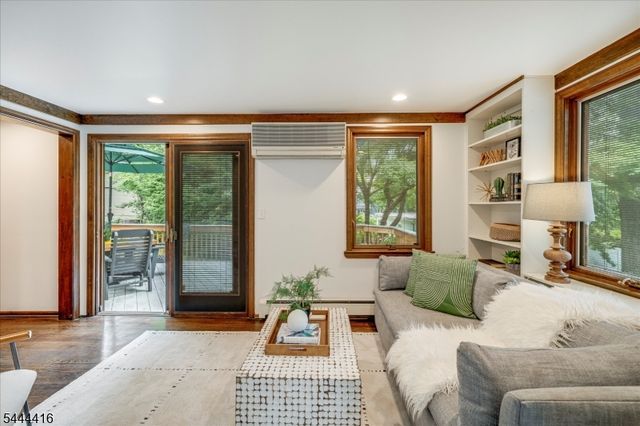 43 Pine St, Millburn Twp., NJ 07041