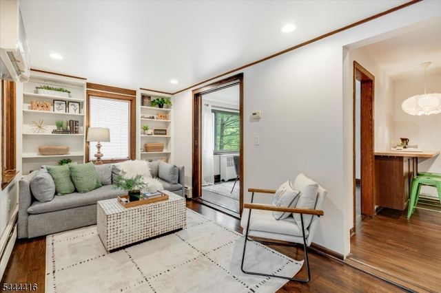 43 Pine St, Millburn Twp., NJ 07041