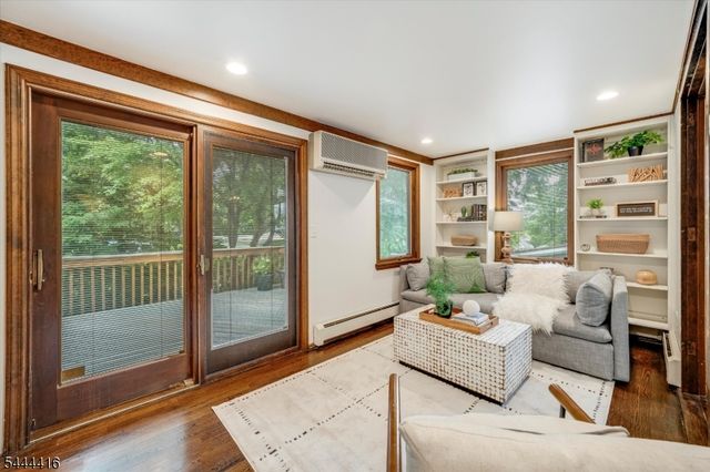 43 Pine St, Millburn Twp., NJ 07041