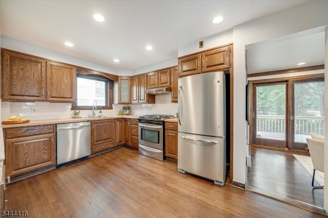 43 Pine St, Millburn Twp., NJ 07041