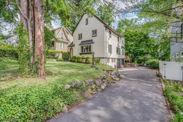 43 Pine St, Millburn Twp., NJ 07041