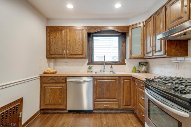 43 Pine St, Millburn Twp., NJ 07041