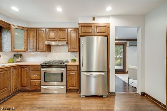 43 Pine St, Millburn Twp., NJ 07041