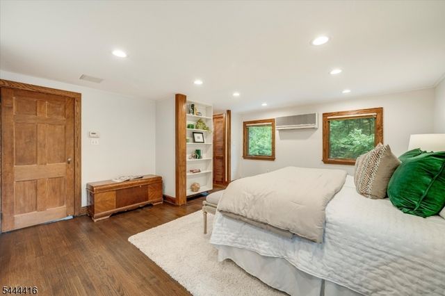 43 Pine St, Millburn Twp., NJ 07041