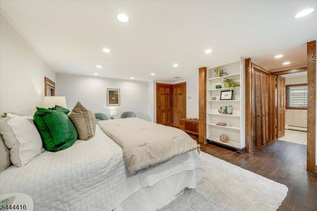 43 Pine St, Millburn Twp., NJ 07041
