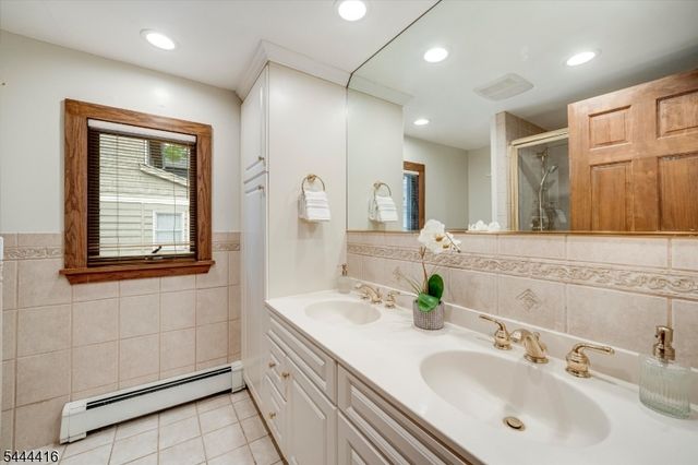 43 Pine St, Millburn Twp., NJ 07041