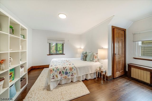 43 Pine St, Millburn Twp., NJ 07041