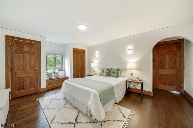 43 Pine St, Millburn Twp., NJ 07041