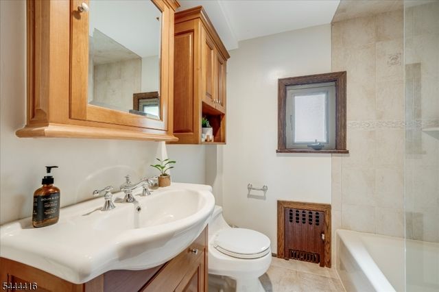 43 Pine St, Millburn Twp., NJ 07041