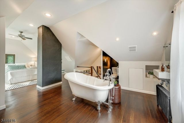 43 Pine St, Millburn Twp., NJ 07041