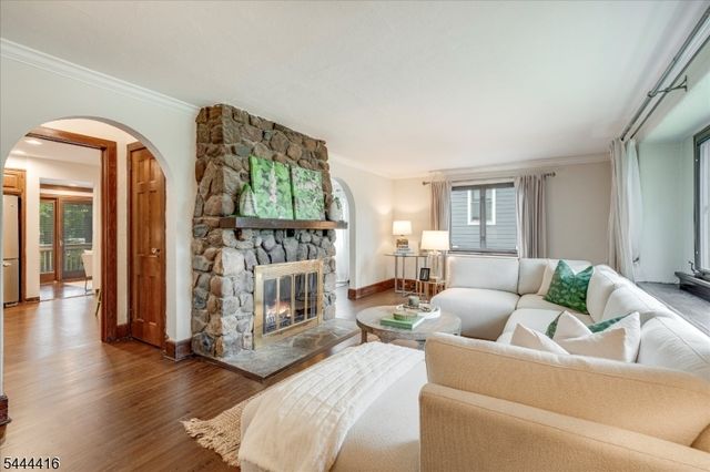 43 Pine St, Millburn Twp., NJ 07041