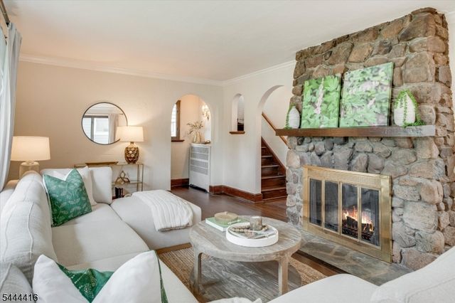 43 Pine St, Millburn Twp., NJ 07041