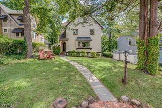 43 Pine St, Millburn Twp., NJ 07041