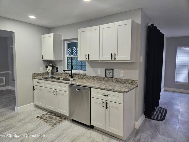 901 Falconer Street NW, Palm Bay, FL 32907