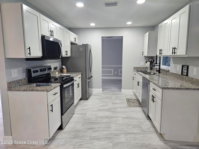 901 Falconer Street NW, Palm Bay, FL 32907