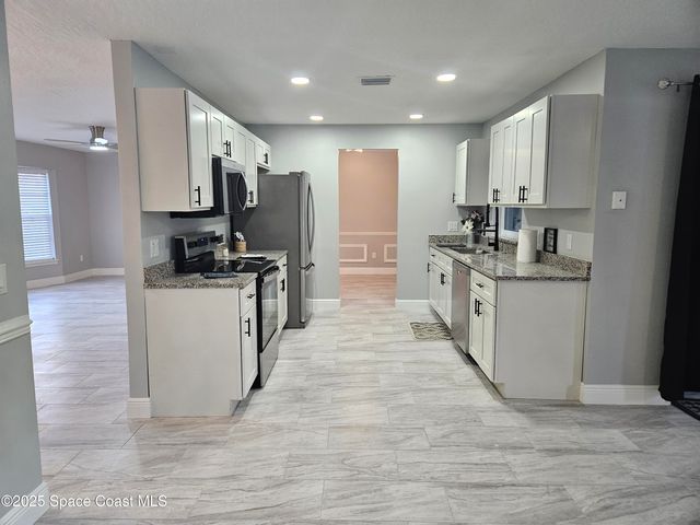 901 Falconer Street NW, Palm Bay, FL 32907