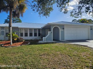 901 Falconer Street NW, Palm Bay, FL 32907