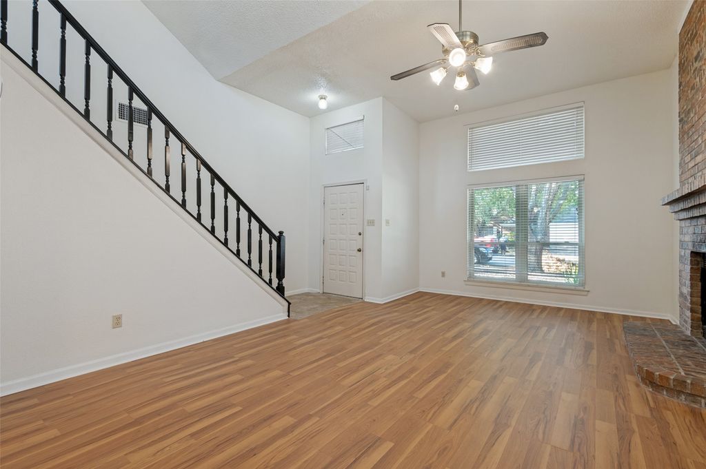 617 Valley Spring Drive, Arlington, TX 76018 — photo 3