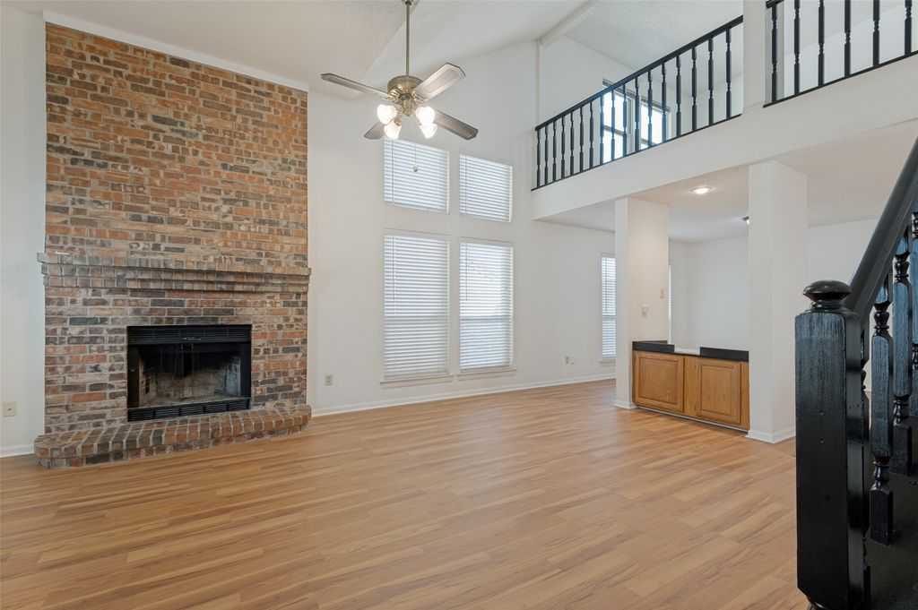 617 Valley Spring Drive, Arlington, TX 76018 — photo 4