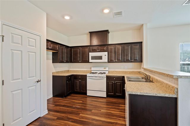 1125 Lake Road, La Marque, TX 77568