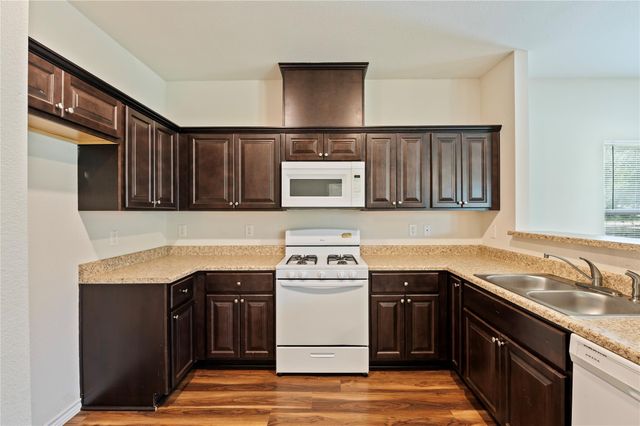 1125 Lake Road, La Marque, TX 77568
