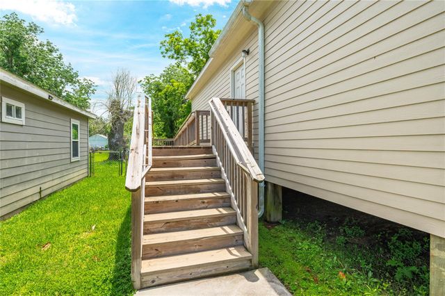 1125 Lake Road, La Marque, TX 77568