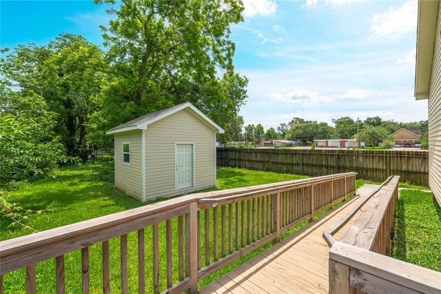 1125 Lake Road, La Marque, TX 77568