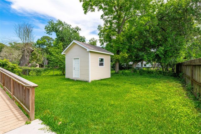 1125 Lake Road, La Marque, TX 77568
