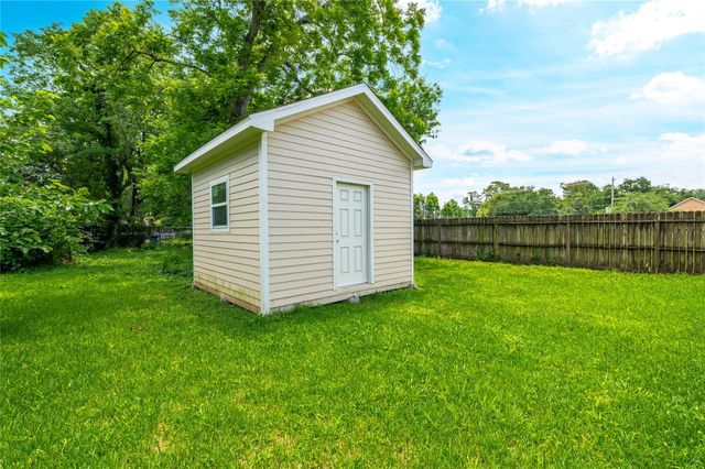 1125 Lake Road, La Marque, TX 77568
