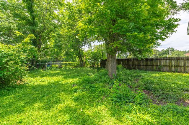 1125 Lake Road, La Marque, TX 77568