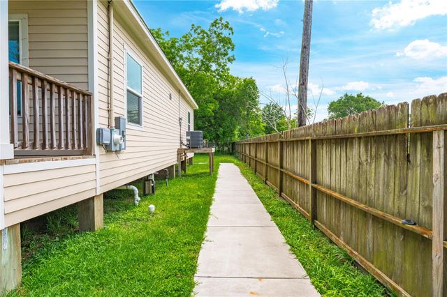 1125 Lake Road, La Marque, TX 77568
