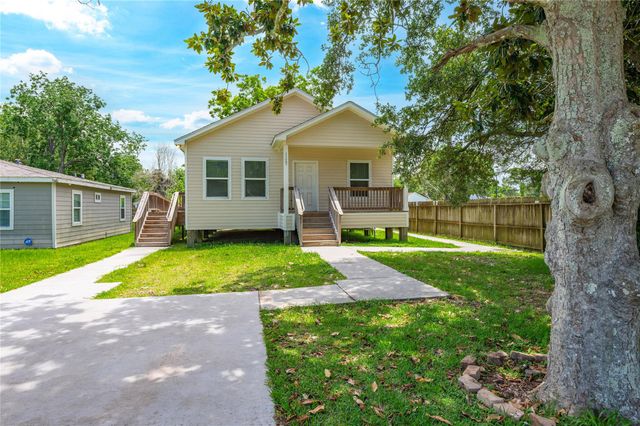 1125 Lake Road, La Marque, TX 77568
