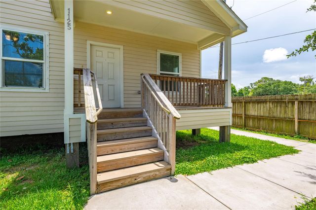 1125 Lake Road, La Marque, TX 77568