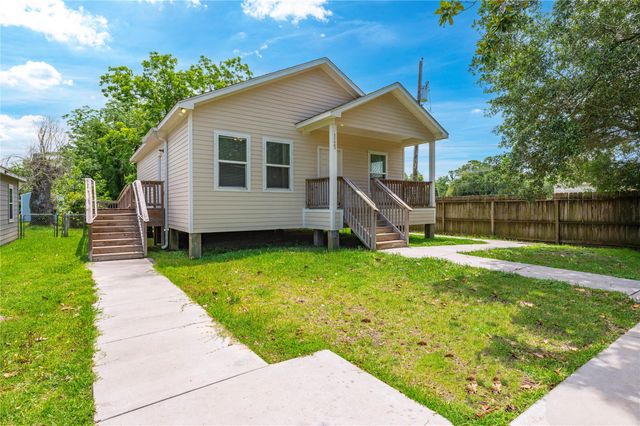 1125 Lake Road, La Marque, TX 77568