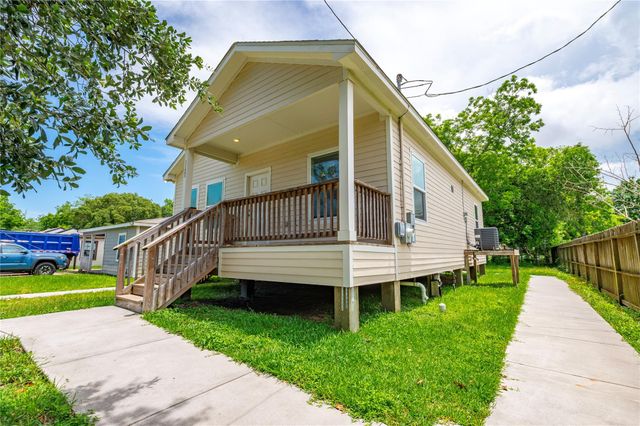 1125 Lake Road, La Marque, TX 77568