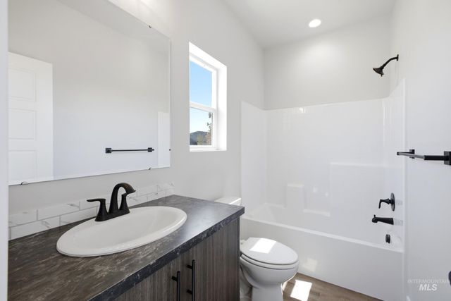 4251 E Rincon Dr, Meridian, ID 83642