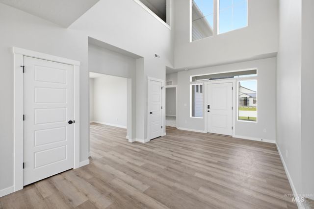4251 E Rincon Dr, Meridian, ID 83642
