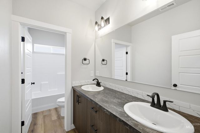 4251 E Rincon Dr, Meridian, ID 83642