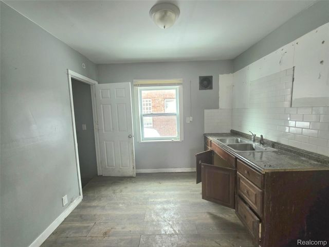 15241 Eastburn Street, Detroit, MI 48205