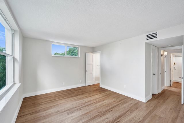 4025 N Federal Highway 228B, Oakland Park, FL 33308
