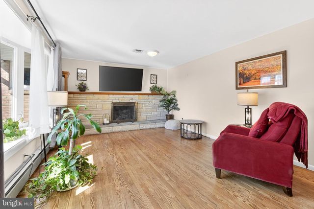 1099 CEDAR CREST DR, Lebanon, PA 17046