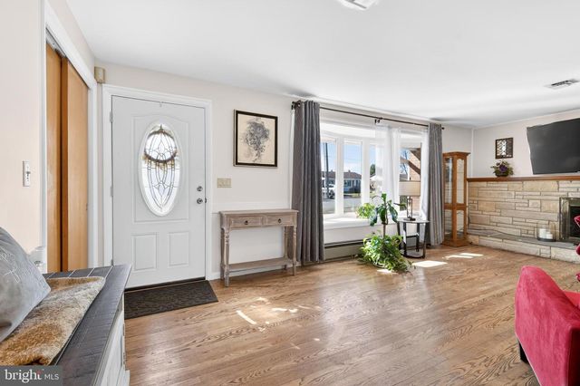 1099 CEDAR CREST DR, Lebanon, PA 17046