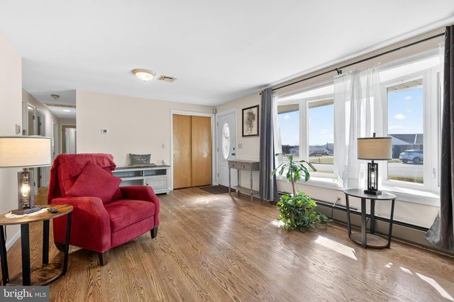 1099 CEDAR CREST DR, Lebanon, PA 17046