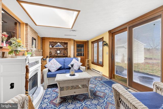 1099 CEDAR CREST DR, Lebanon, PA 17046