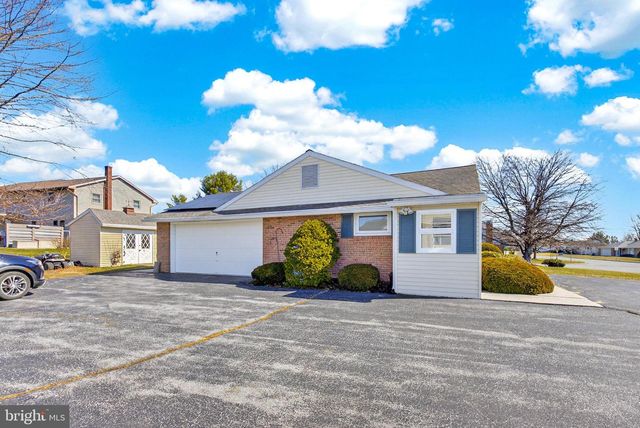 1099 CEDAR CREST DR, Lebanon, PA 17046