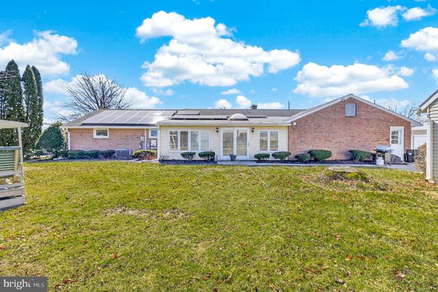 1099 CEDAR CREST DR, Lebanon, PA 17046