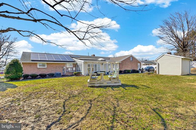 1099 CEDAR CREST DR, Lebanon, PA 17046